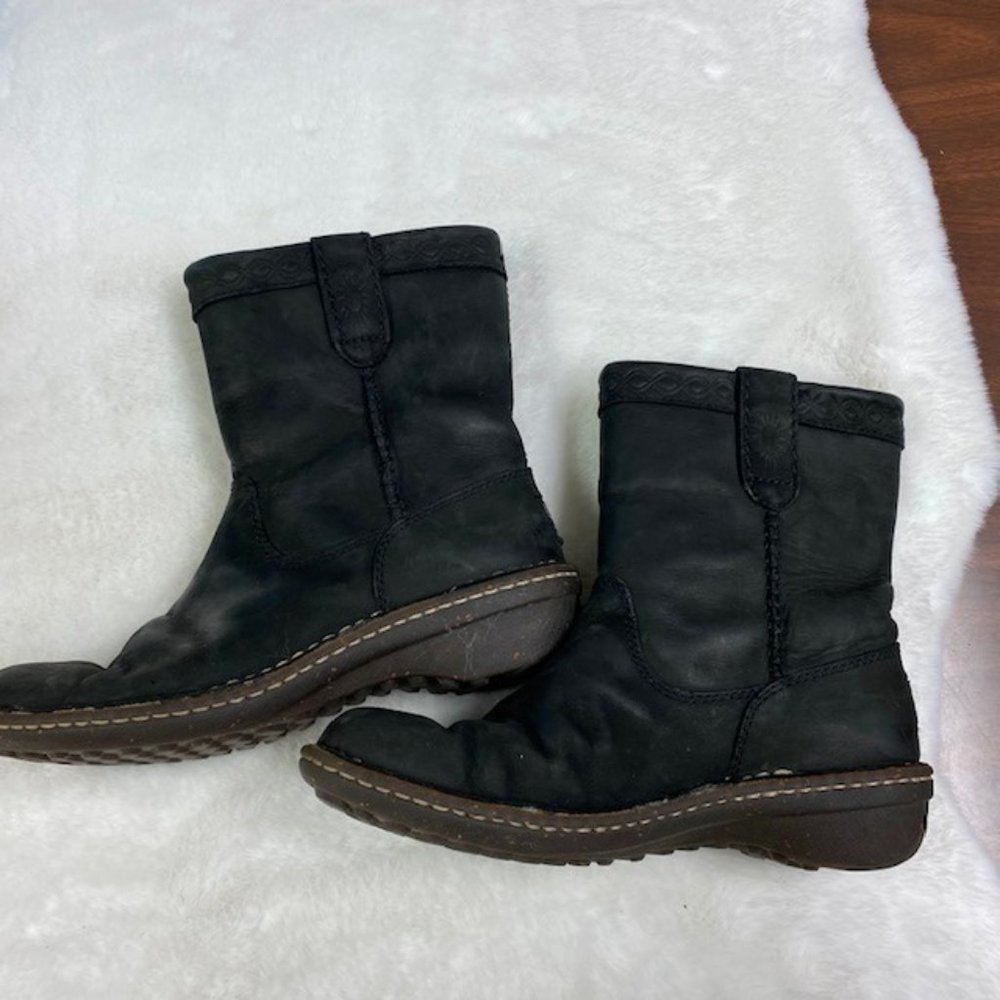 UGG Leather Sheepskin Lined Newbreak Women's Biker Boots, size 7
